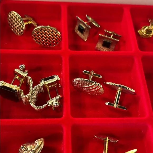 35 pairs of cufflinks, in display box. GUC assorted styles - Picture 8 of 15